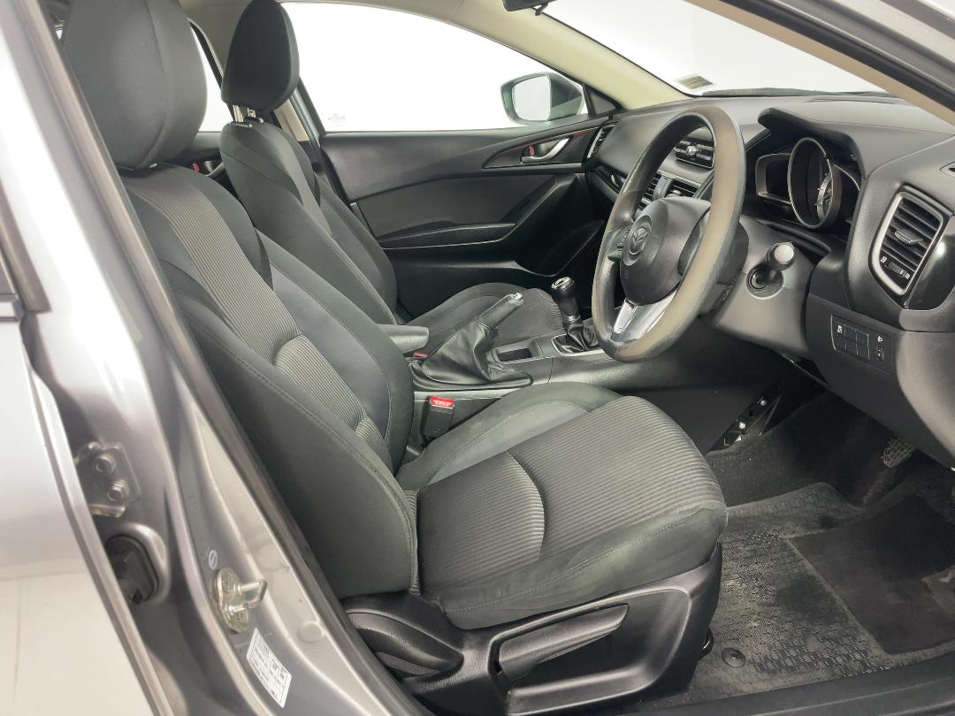 Photo '16' of Mazda Axela Photo '16' of Mazda Axela