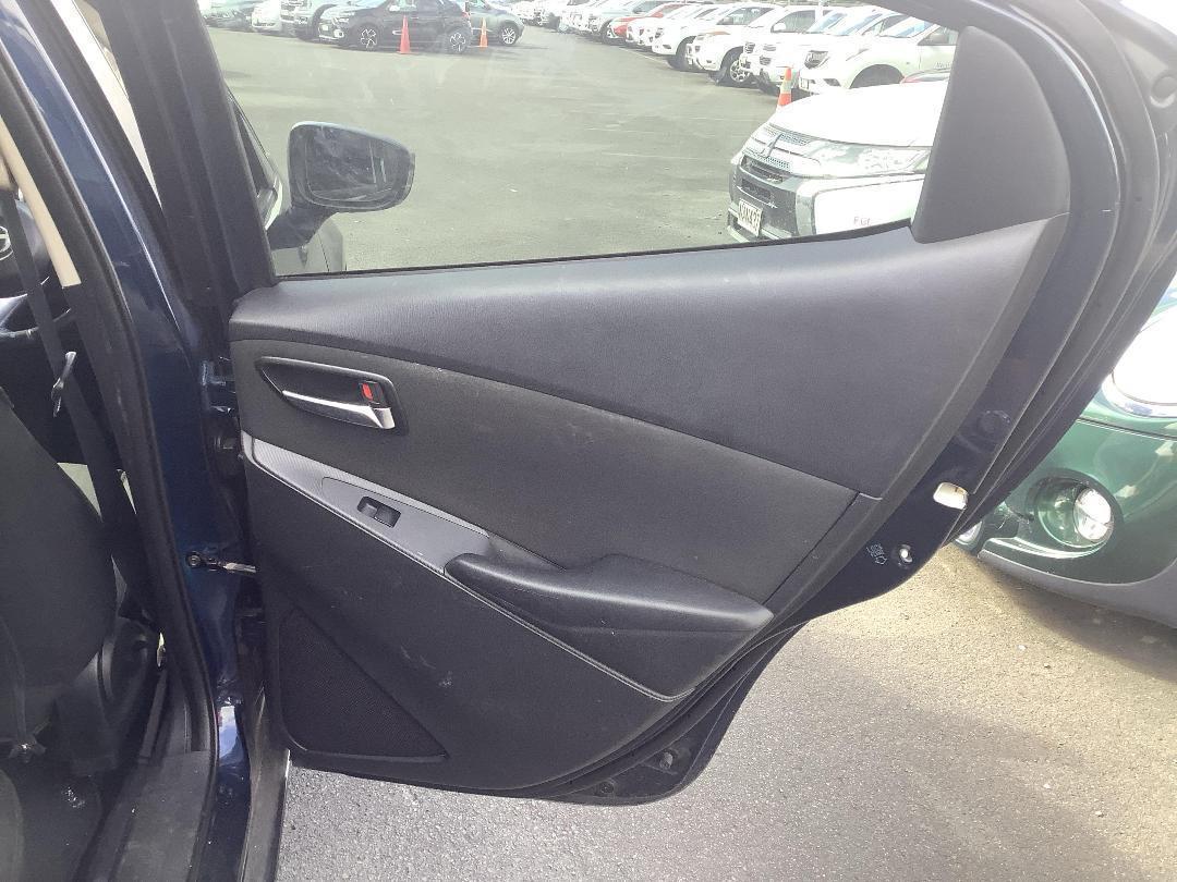 Photo '10' of Mazda Demio