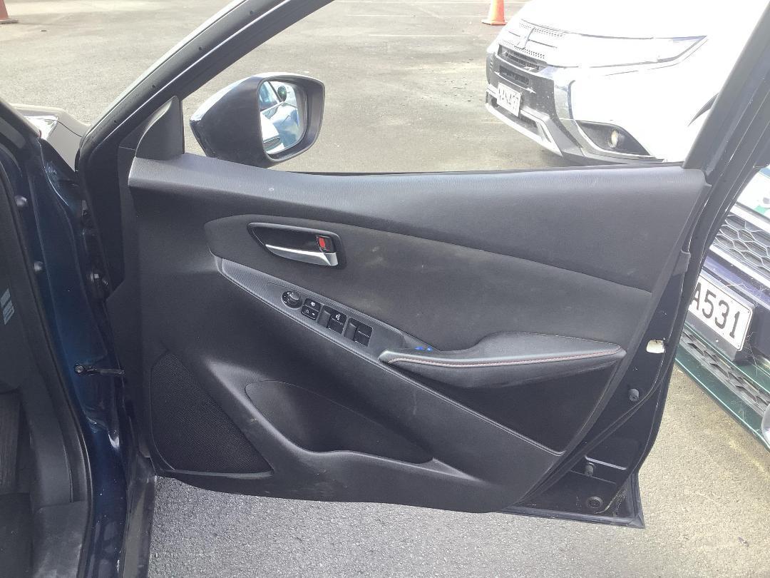 Photo '12' of Mazda Demio