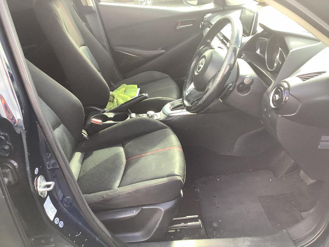 Photo '13' of Mazda Demio