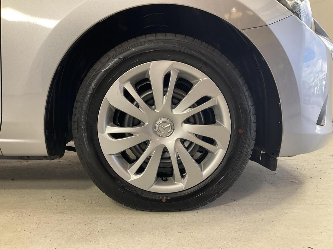 Photo '9' of Mazda Demio