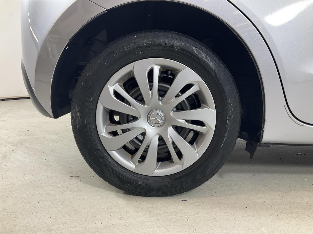 Photo '12' of Mazda Demio