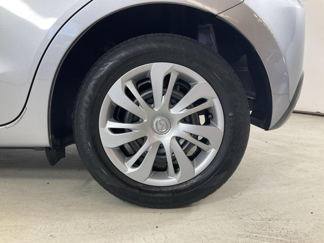 Photo '11' of Mazda Demio