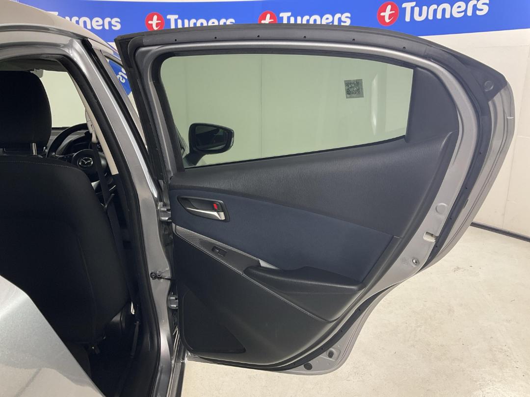 Photo '19' of Mazda Demio