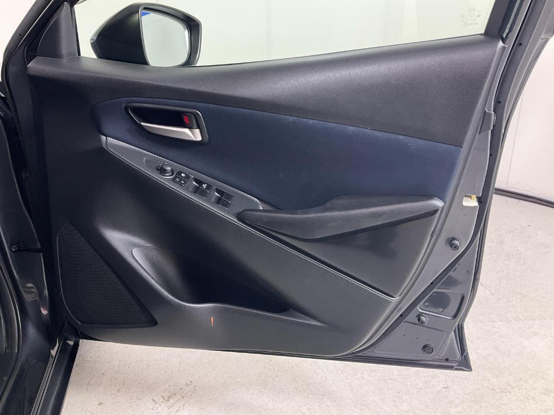 Photo '15' of Mazda Demio Photo '15' of Mazda Demio