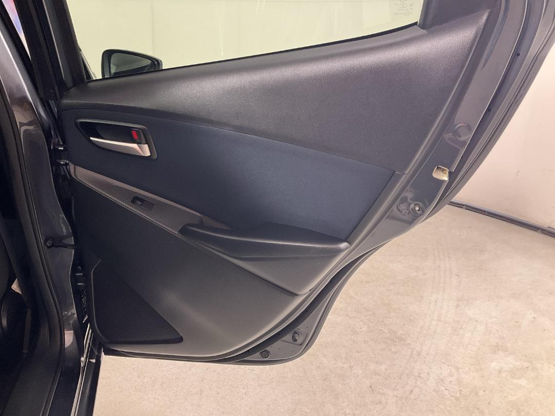 Photo '19' of Mazda Demio Photo '19' of Mazda Demio