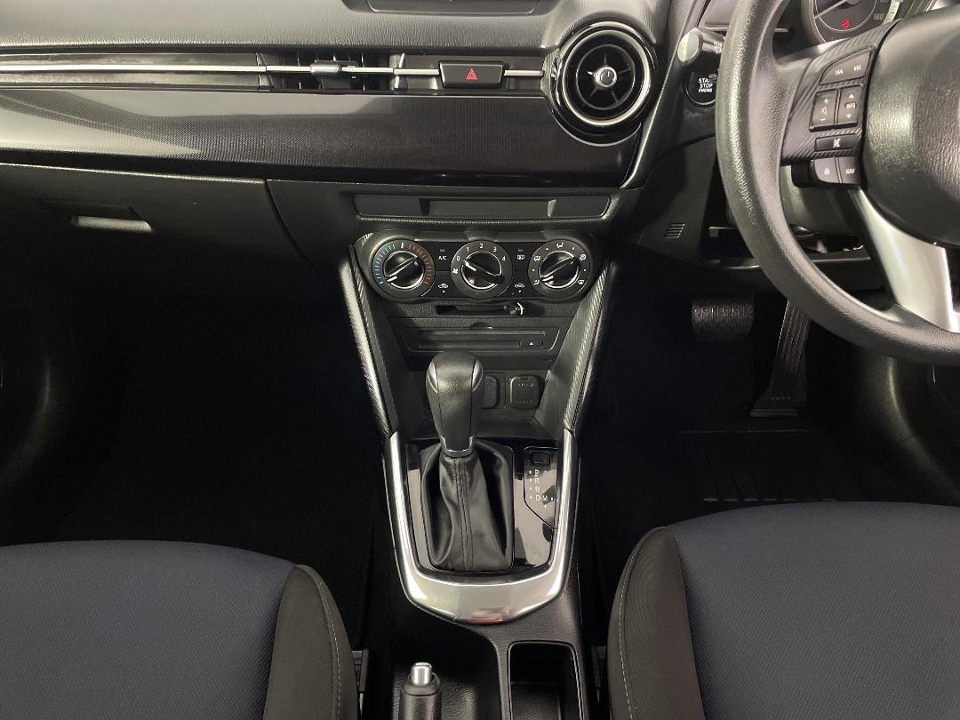 Photo '18' of Mazda Demio