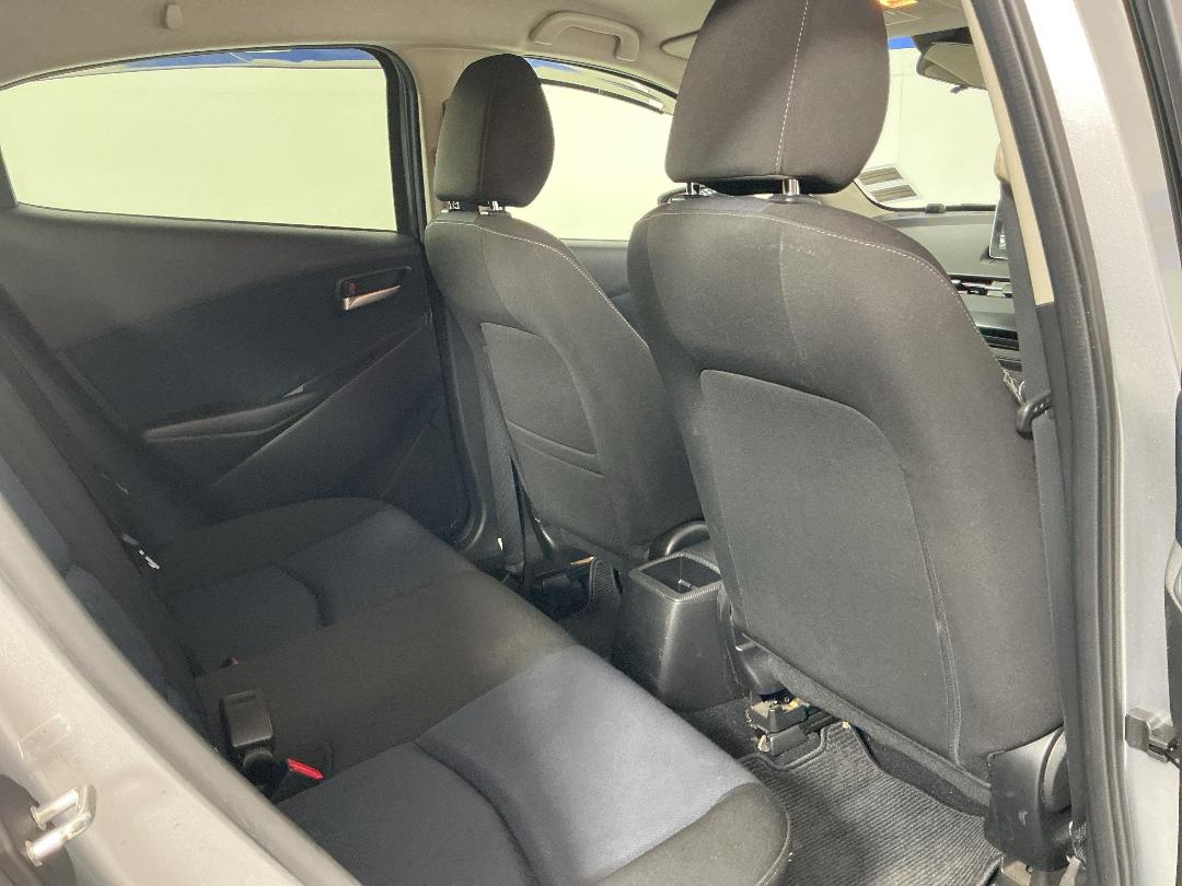 Photo '20' of Mazda Demio Photo '20' of Mazda Demio