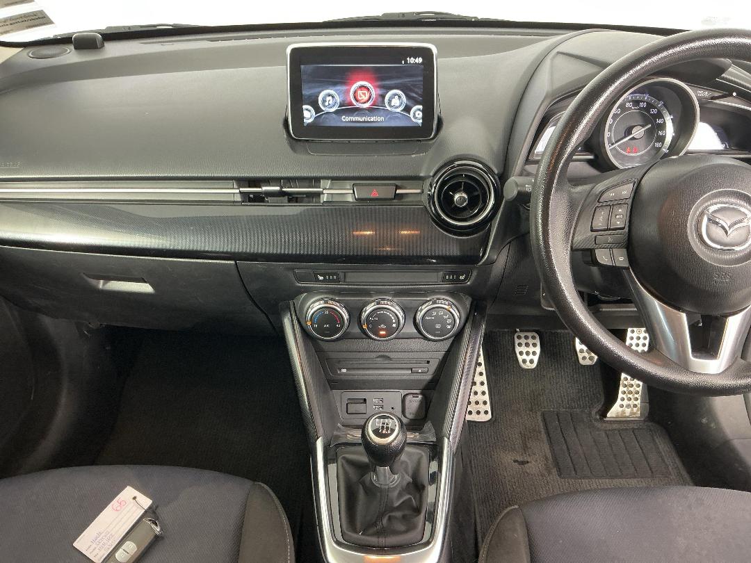 Photo '18' of Mazda Demio Photo '18' of Mazda Demio