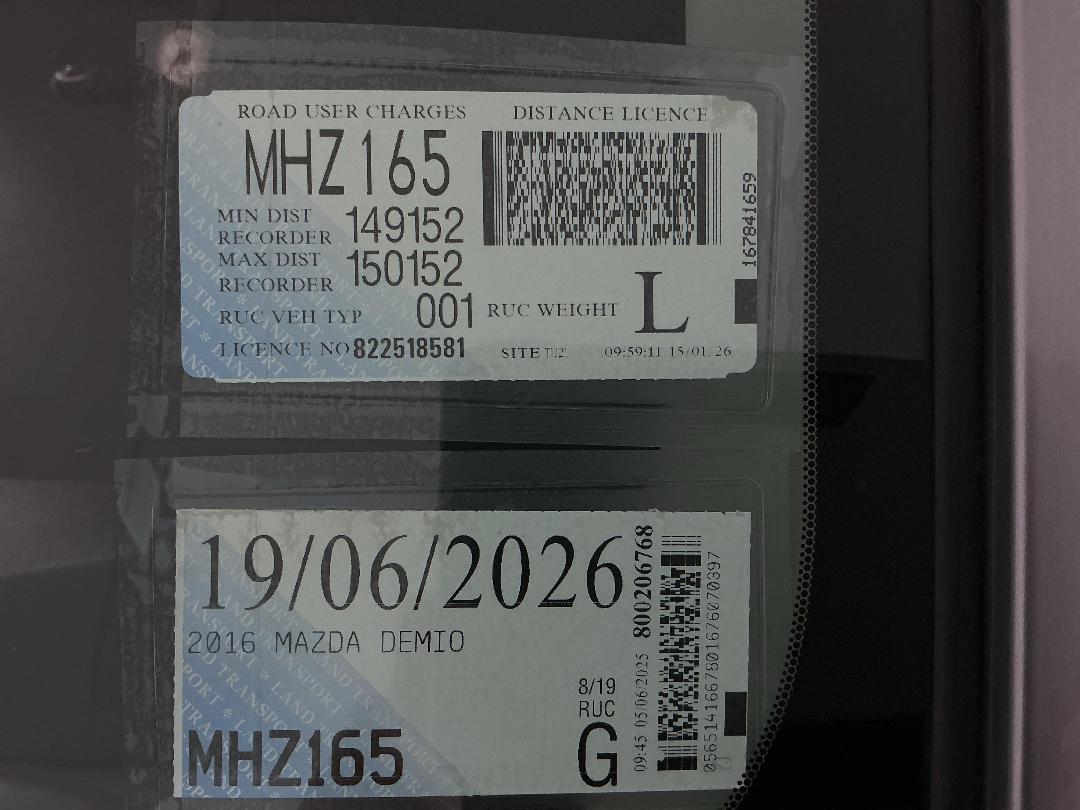 Photo '28' of Mazda Demio Photo '28' of Mazda Demio