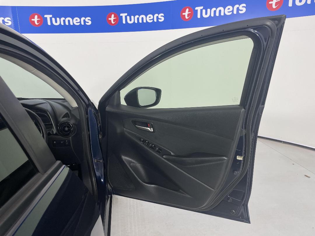 Photo '15' of Mazda Demio