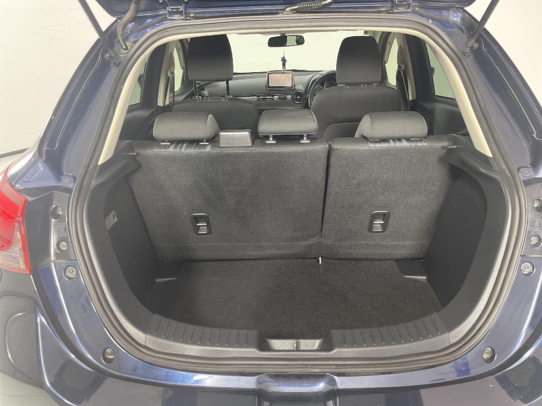 Photo '14' of Mazda Demio