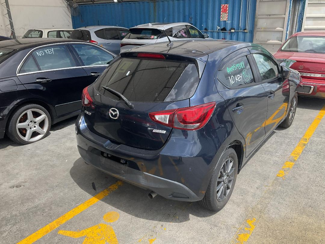 Photo '12' of Mazda Demio