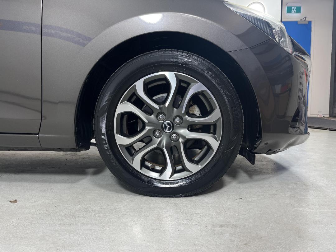 Photo '9' of Mazda Mazda2 Photo '9' of Mazda Mazda2