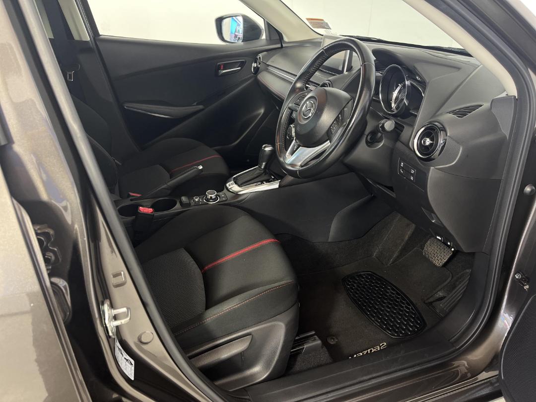 Photo '16' of Mazda Mazda2 Photo '16' of Mazda Mazda2