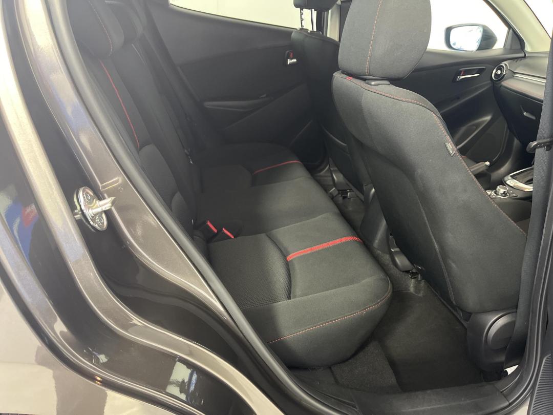 Photo '20' of Mazda Mazda2 Photo '20' of Mazda Mazda2