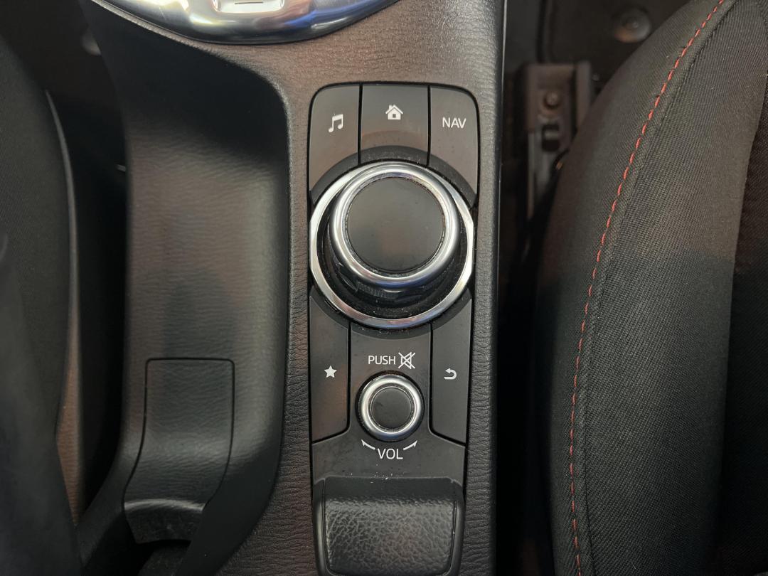 Photo '28' of Mazda Mazda2 Photo '28' of Mazda Mazda2