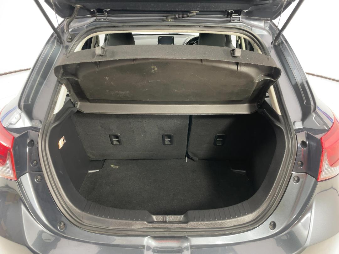 Photo '14' of Mazda Mazda2 Photo '14' of Mazda Mazda2