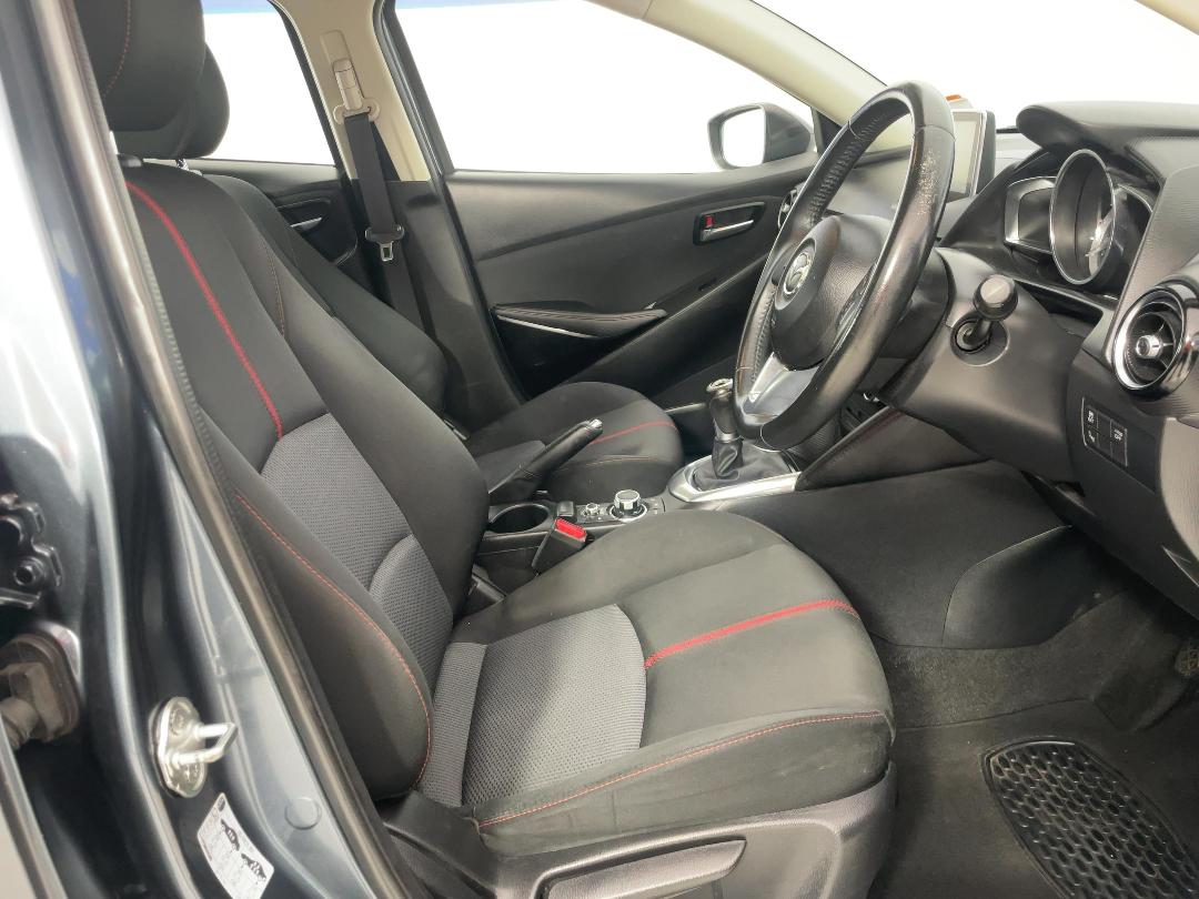 Photo '16' of Mazda Mazda2 Photo '16' of Mazda Mazda2