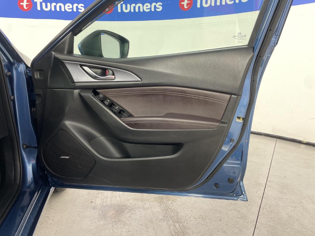 Photo '15' of Mazda Mazda3 Photo '15' of Mazda Mazda3