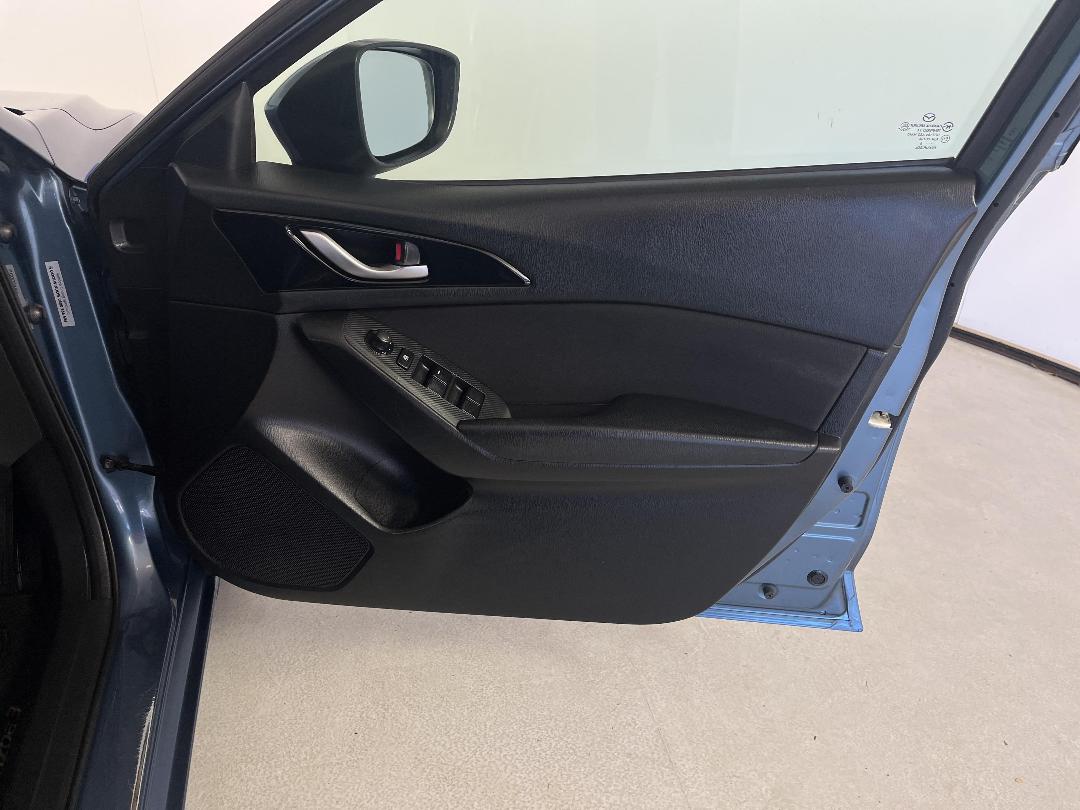 Photo '15' of Mazda Mazda3 Photo '15' of Mazda Mazda3