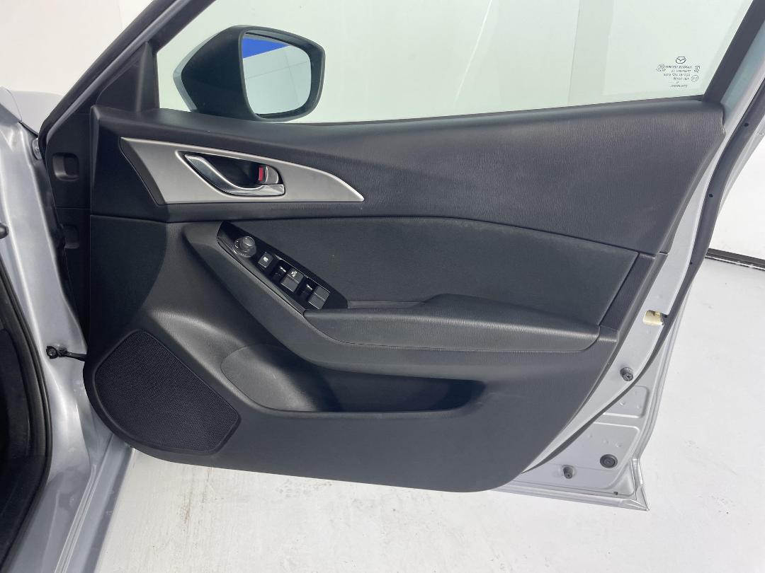 Photo '15' of Mazda Mazda3 Photo '15' of Mazda Mazda3