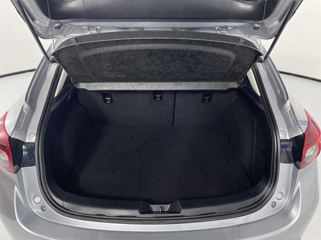 Photo '14' of Mazda Mazda3