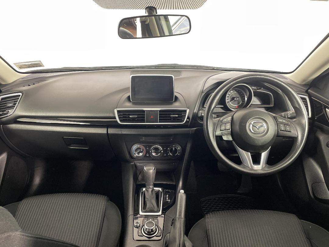 Photo '17' of Mazda Mazda3