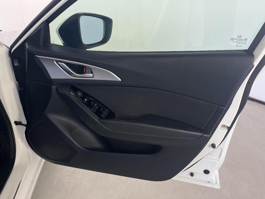 Photo '15' of Mazda Mazda3