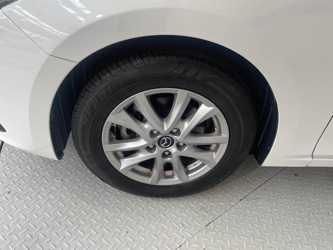 Photo '10' of Mazda Mazda3