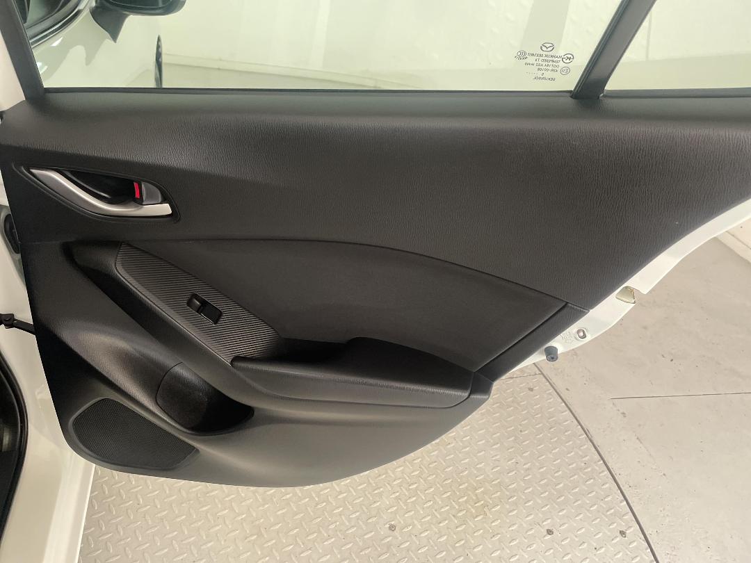 Photo '19' of Mazda Mazda3