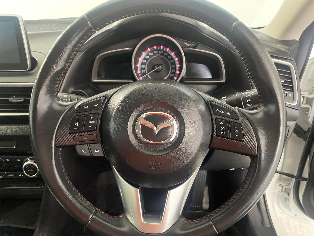 Photo '28' of Mazda Mazda3