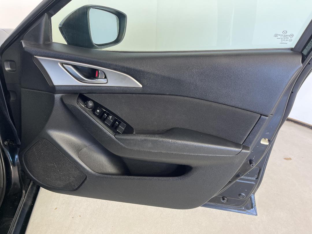 Photo '15' of Mazda Mazda3