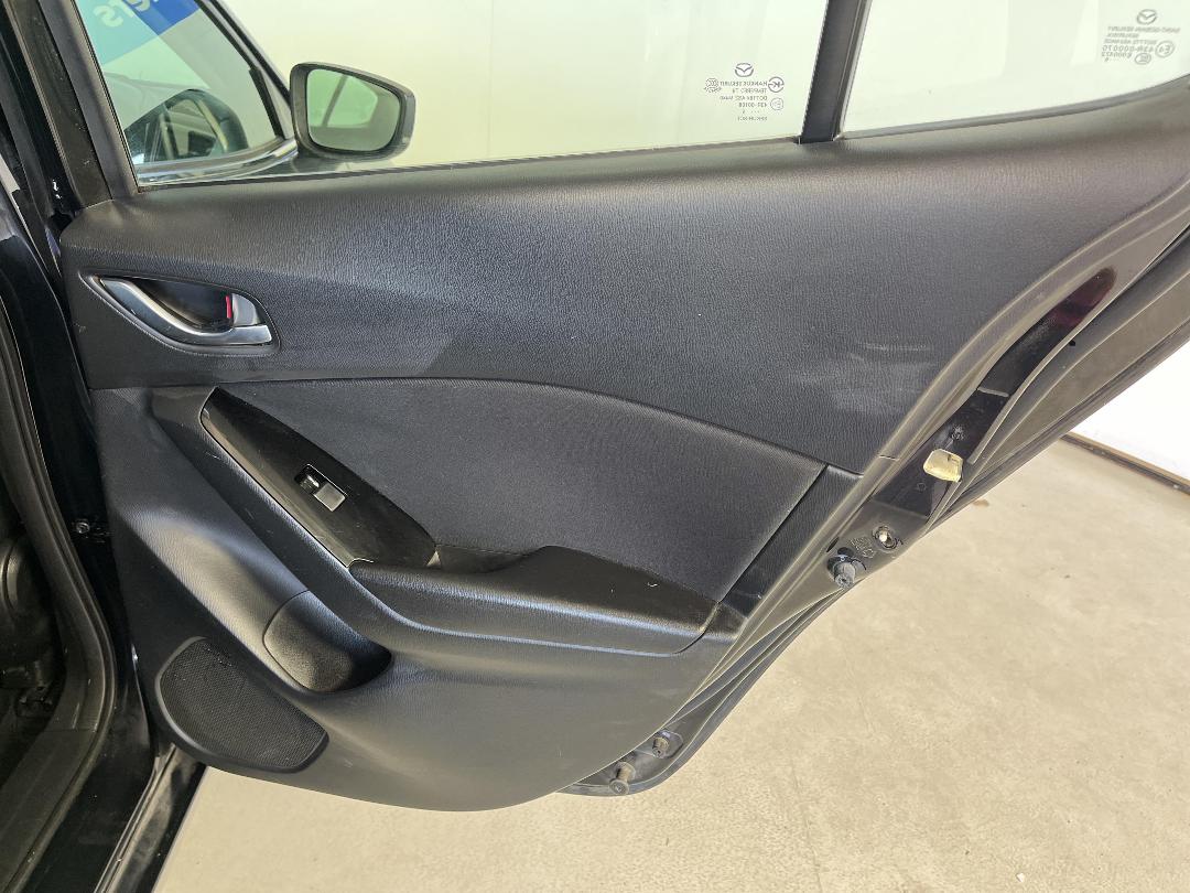 Photo '19' of Mazda Mazda3