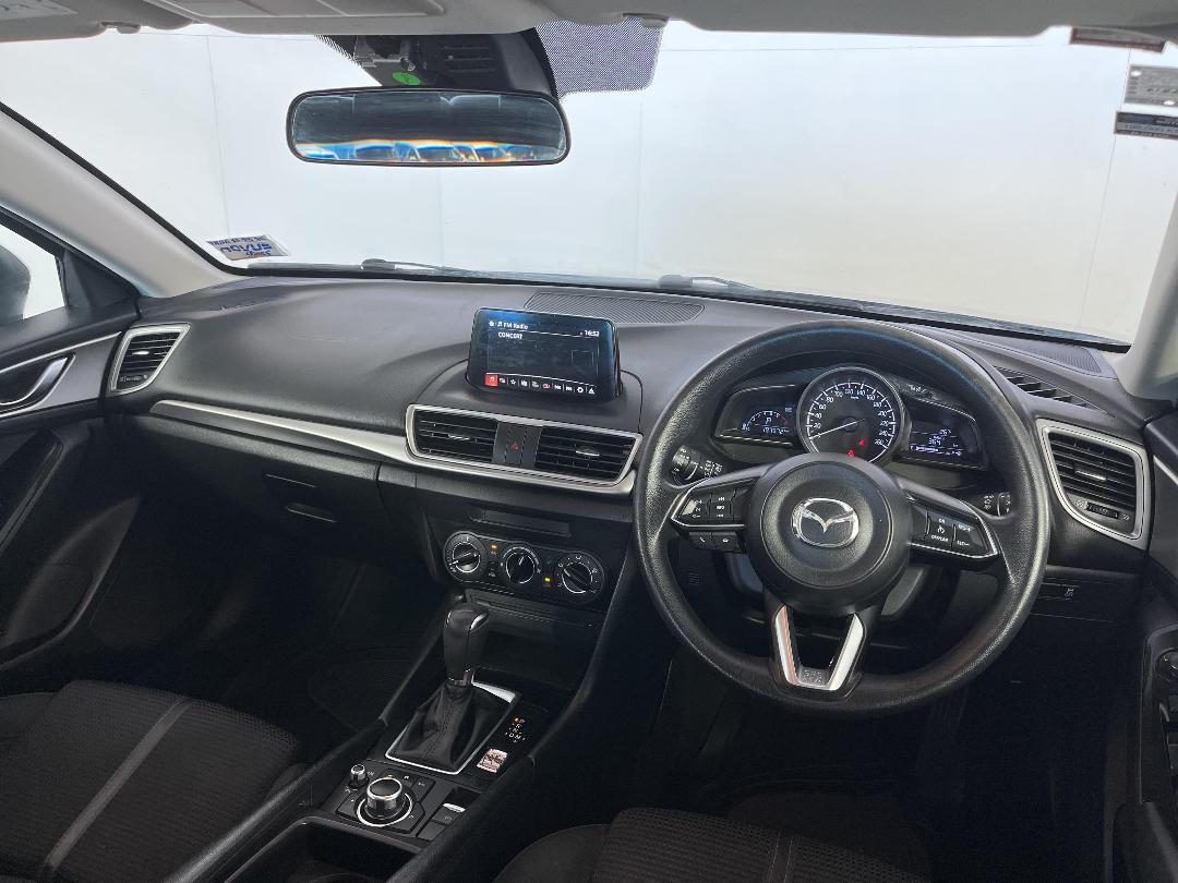 Photo '17' of Mazda Mazda3