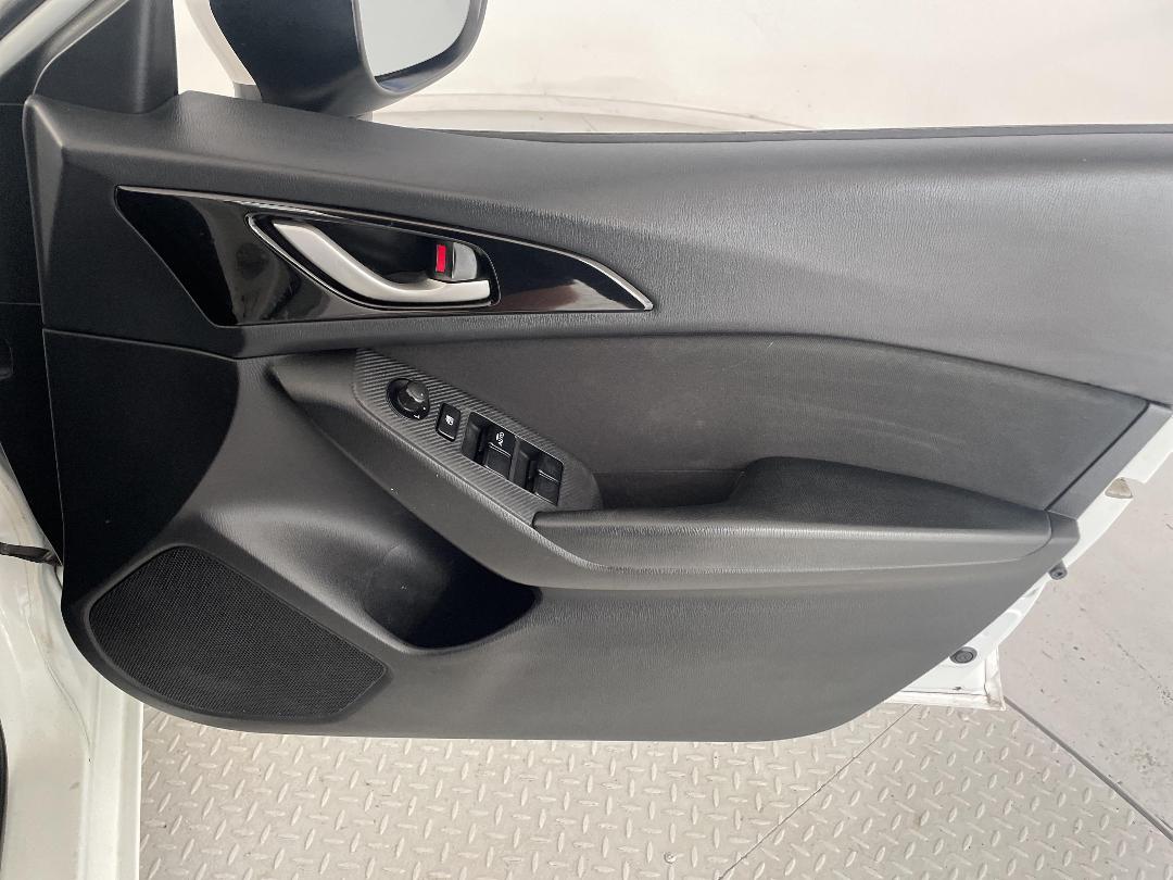 Photo '15' of Mazda Mazda3 Photo '15' of Mazda Mazda3