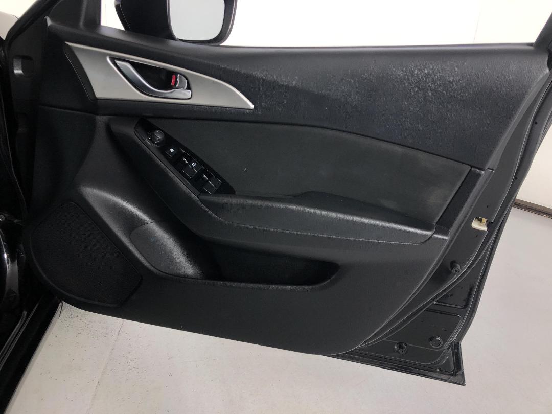 Photo '15' of Mazda Mazda3