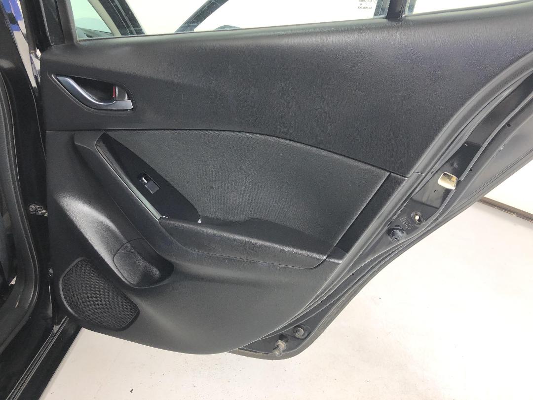 Photo '19' of Mazda Mazda3