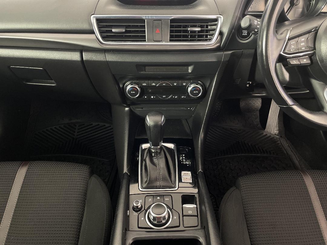 Photo '18' of Mazda Mazda3