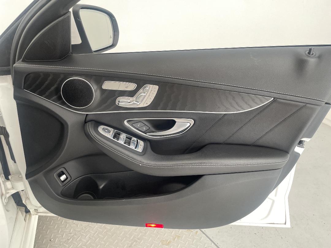 Photo '15' of Mercedes-Benz C200