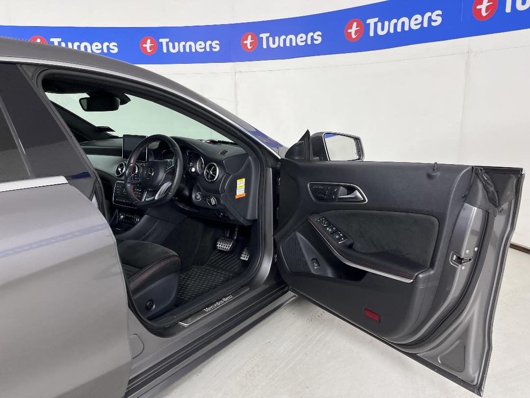 Photo '15' of Mercedes-Benz CLA180