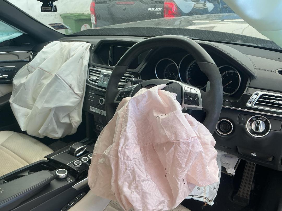 Photo '26' of Mercedes-Benz E63 AMG Saloon Photo '26' of Mercedes-Benz E63 AMG Saloon