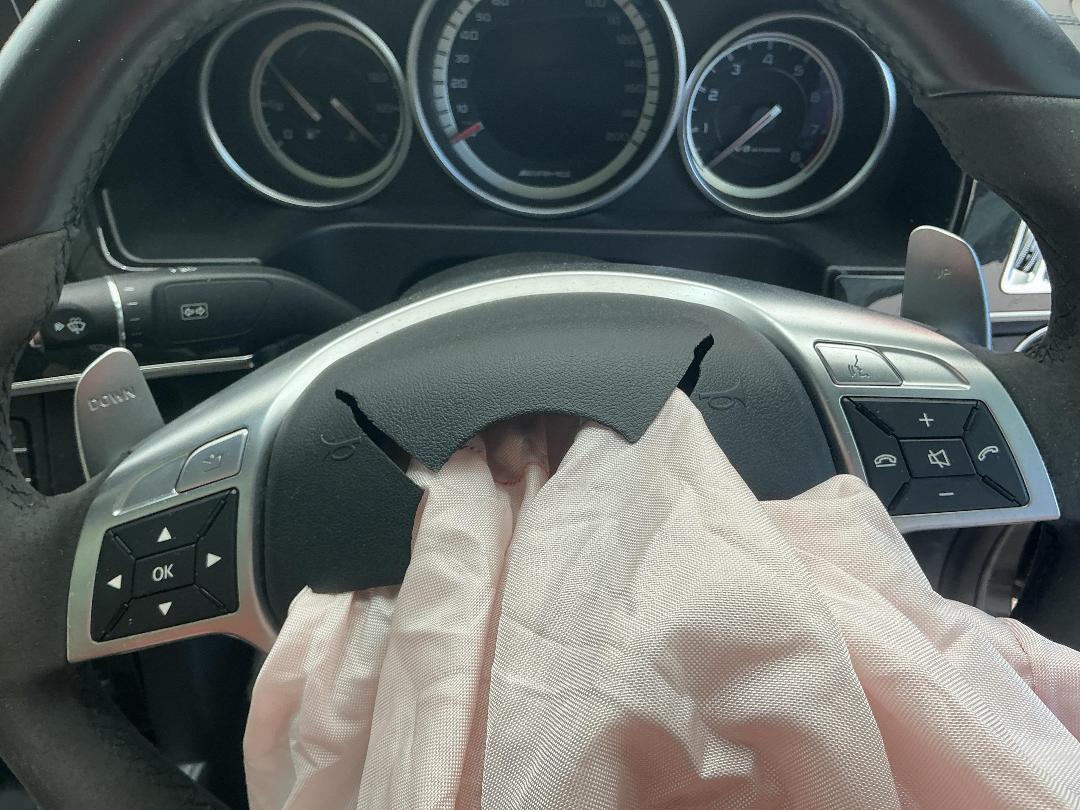 Photo '29' of Mercedes-Benz E63 AMG Saloon Photo '29' of Mercedes-Benz E63 AMG Saloon