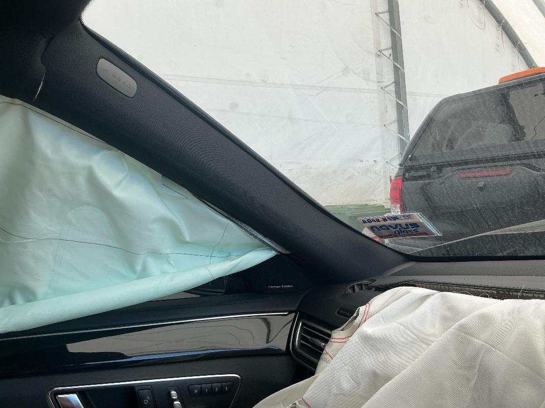 Photo '30' of Mercedes-Benz E63 AMG Saloon Photo '30' of Mercedes-Benz E63 AMG Saloon