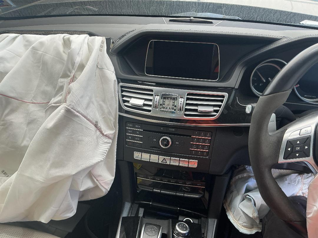 Photo '32' of Mercedes-Benz E63 AMG Saloon Photo '32' of Mercedes-Benz E63 AMG Saloon