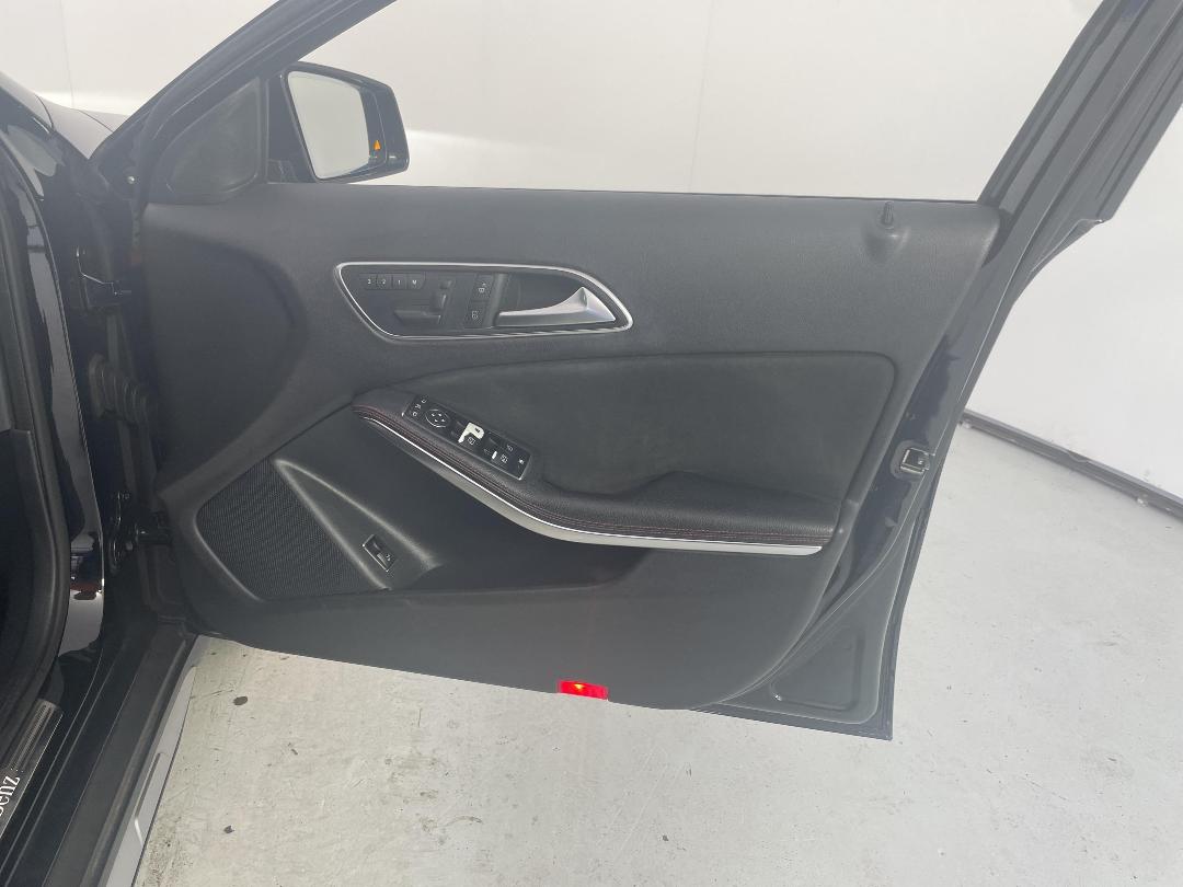 Photo '15' of Mercedes-Benz GLA250