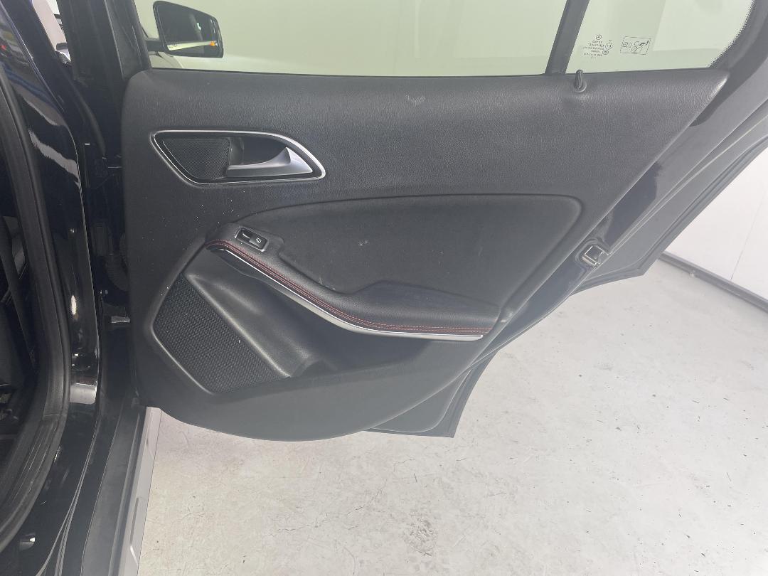 Photo '19' of Mercedes-Benz GLA250