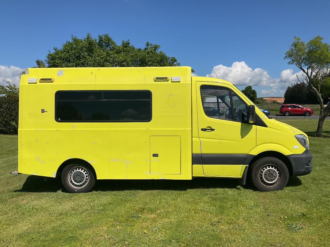 Photo '4' of Mercedes-Benz Sprinter M-B 319 SPRINTER CC Ambulance Photo '4' of Mercedes-Benz Sprinter M-B 319 SPRINTER CC Ambulance