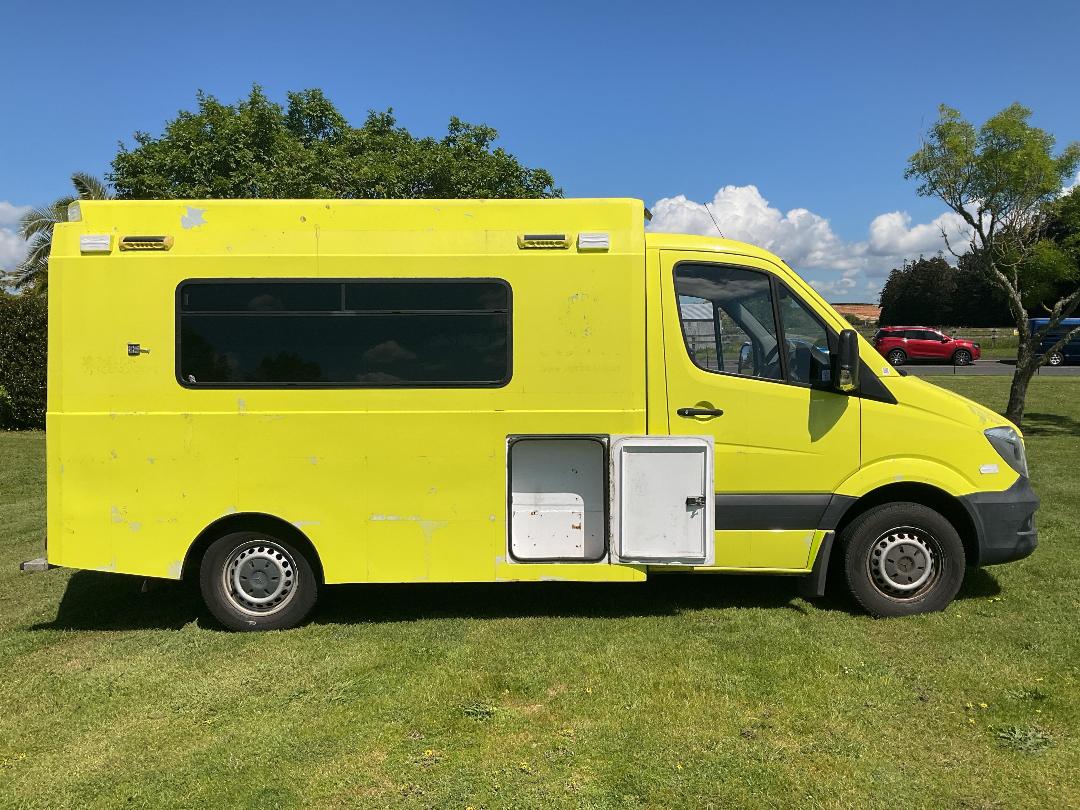 Photo '5' of Mercedes-Benz Sprinter M-B 319 SPRINTER CC Ambulance Photo '5' of Mercedes-Benz Sprinter M-B 319 SPRINTER CC Ambulance