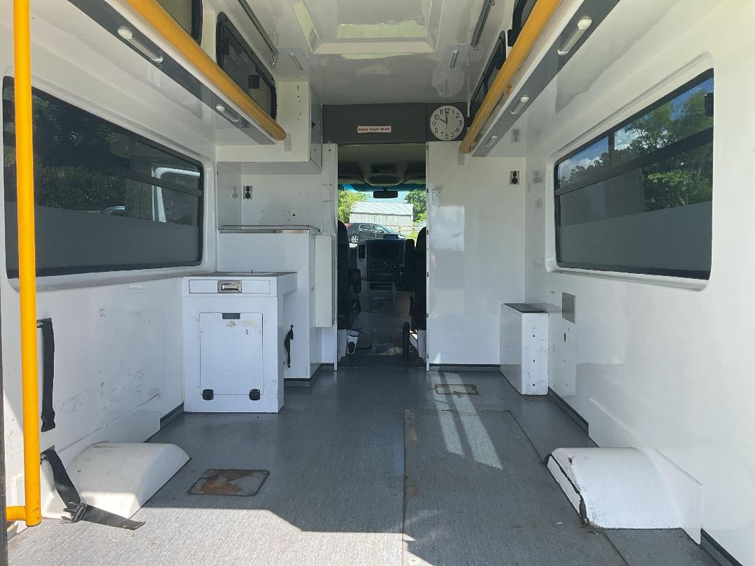 Photo '10' of Mercedes-Benz Sprinter M-B 319 SPRINTER CC Ambulance Photo '10' of Mercedes-Benz Sprinter M-B 319 SPRINTER CC Ambulance